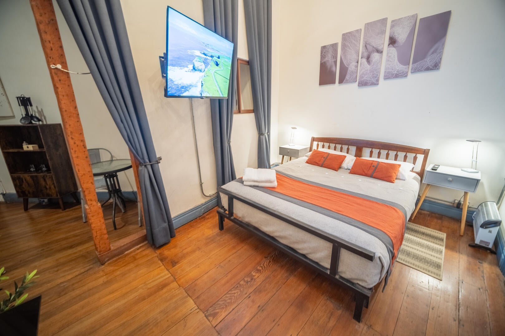 (H12) PRIVADA x2 · BAÑO PRIVADO · Habitación triple con 1 cama matrimonial y cocina