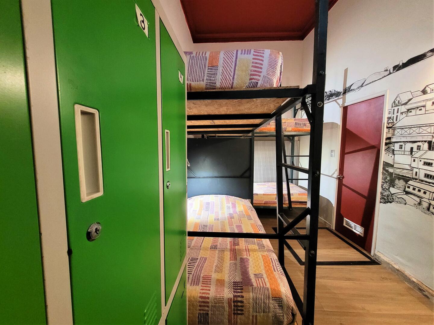 (H1) PRIVADA x2 · BAÑO PRIVADO · Habitación doble de 2 camas