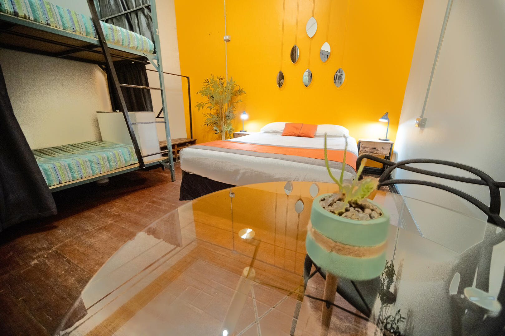 (H7) PRIVADA x2 · BAÑO COMPARTIDO · Habitación doble con 1 cama matrimonial o 2 camas individuales