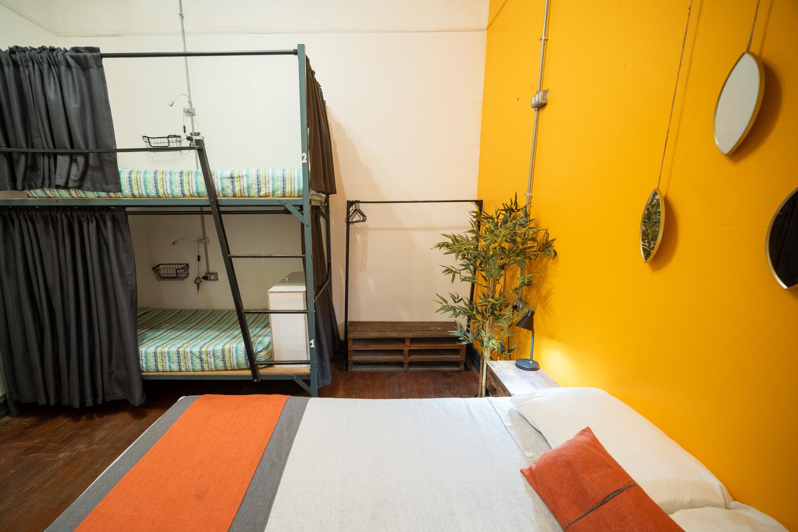 (H7) PRIVADA x2 · BAÑO COMPARTIDO · Habitación doble con 1 cama matrimonial o 2 camas individuales