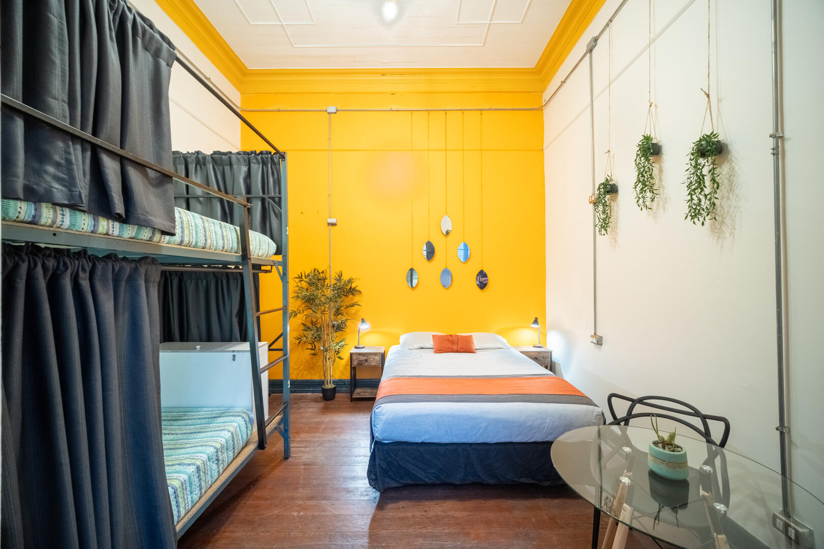 (H7) PRIVADA x2 · BAÑO COMPARTIDO · Habitación doble con 1 cama matrimonial o 2 camas individuales