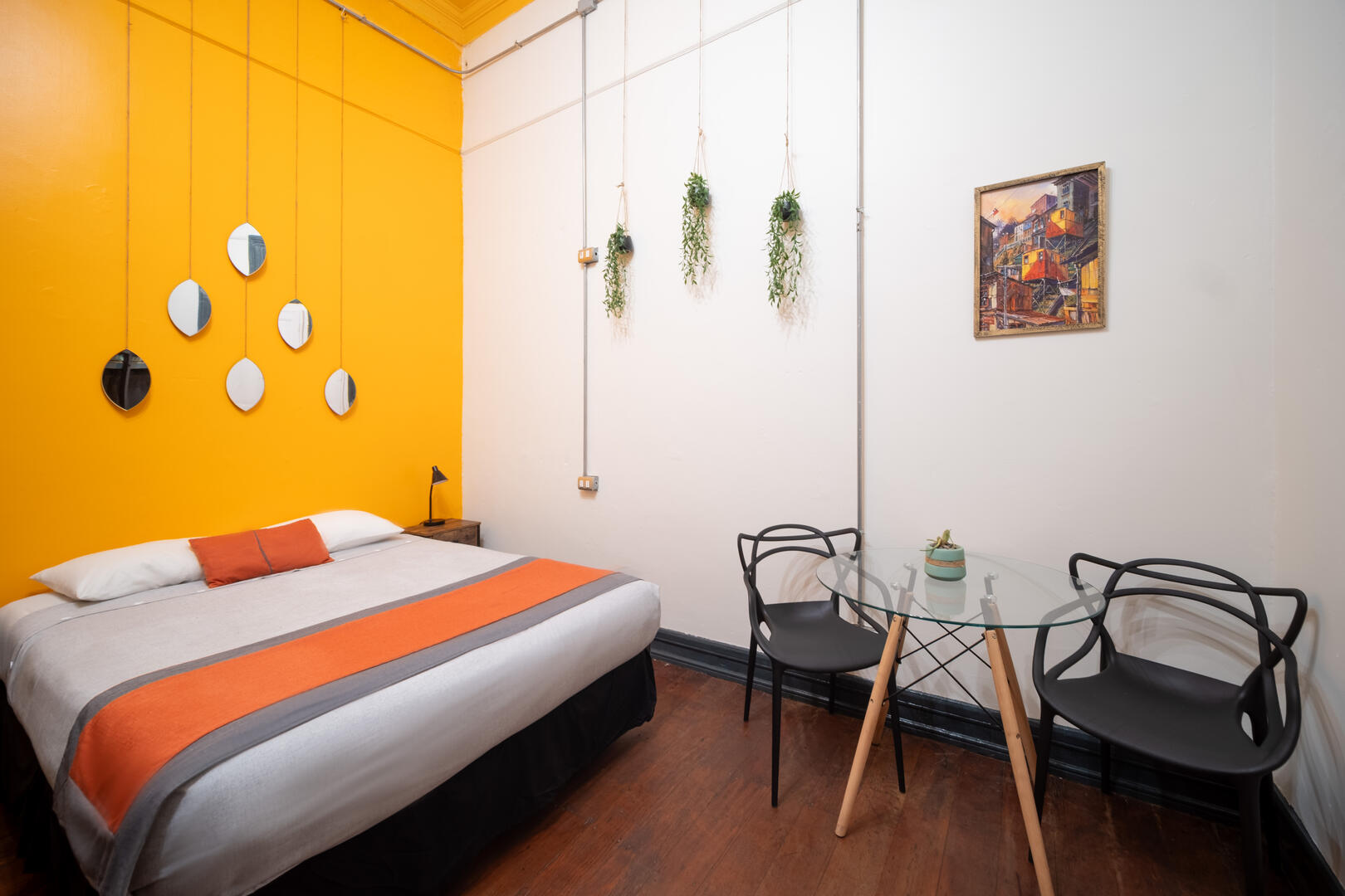 (H7) PRIVADA x2 · BAÑO COMPARTIDO · Habitación doble con 1 cama matrimonial o 2 camas individuales