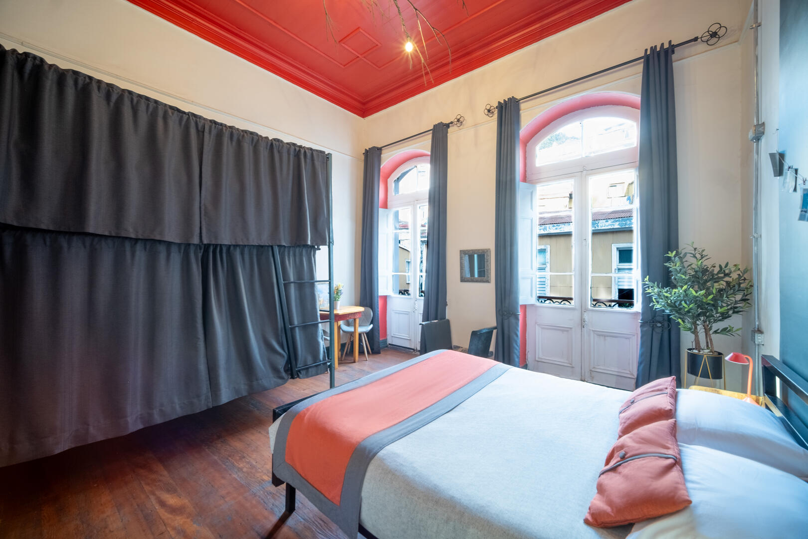 (H9) PRIVADA x2 · BAÑO COMPARTIDO · Habitación doble con 1 cama matrimonial o 2 camas individuales