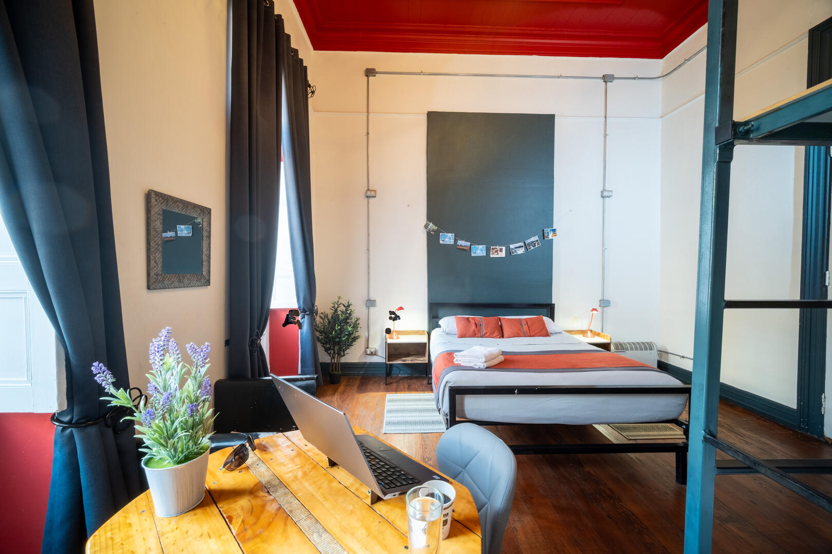 (H9) PRIVADA x2 · BAÑO COMPARTIDO · Habitación doble con 1 cama matrimonial o 2 camas individuales