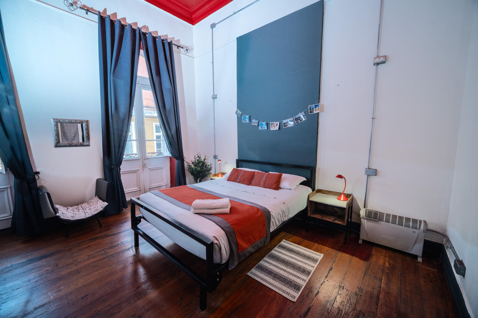 (H9) PRIVADA x2 · BAÑO COMPARTIDO · Habitación doble con 1 cama matrimonial o 2 camas individuales