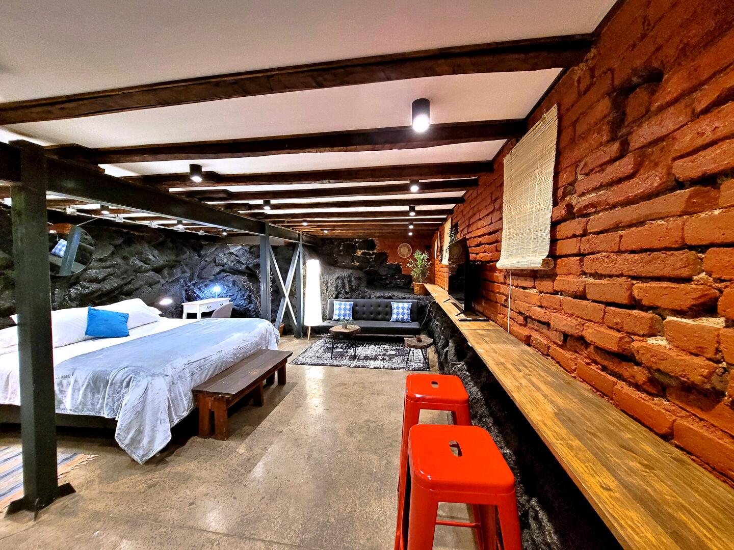 (Z1) PRIVADA x2 · BAÑO PRIVADO · Habitación doble con 1 cama king o 2 camas individuales