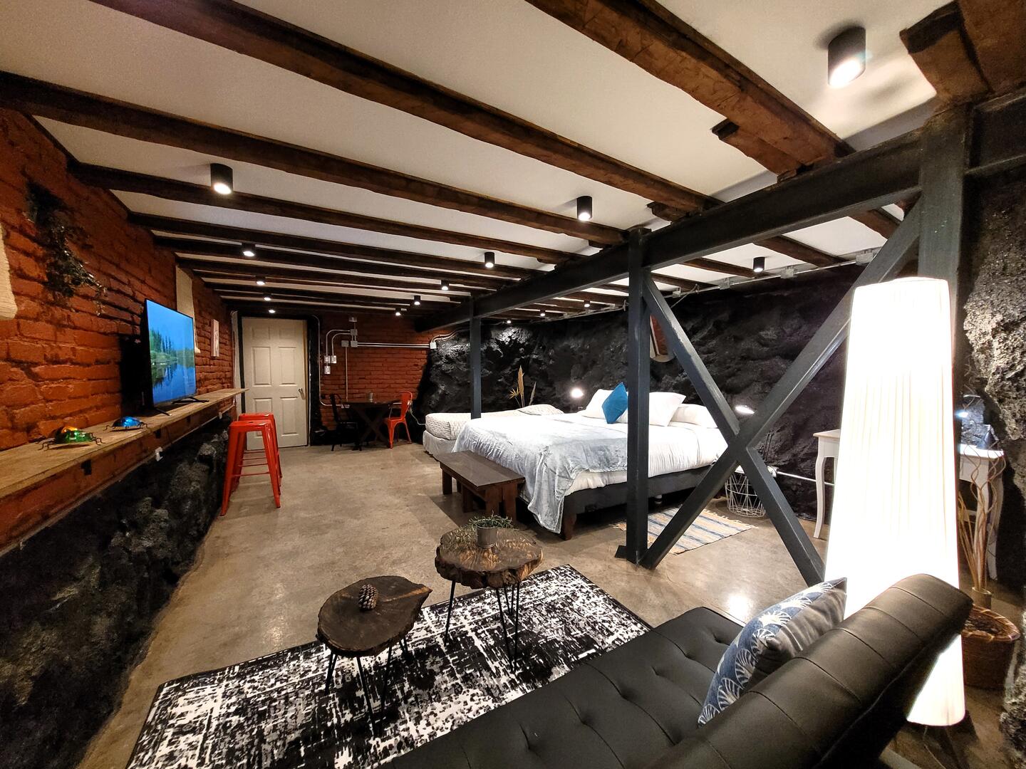 (Z1) PRIVADA x2 · BAÑO PRIVADO · Habitación doble con 1 cama king o 2 camas individuales