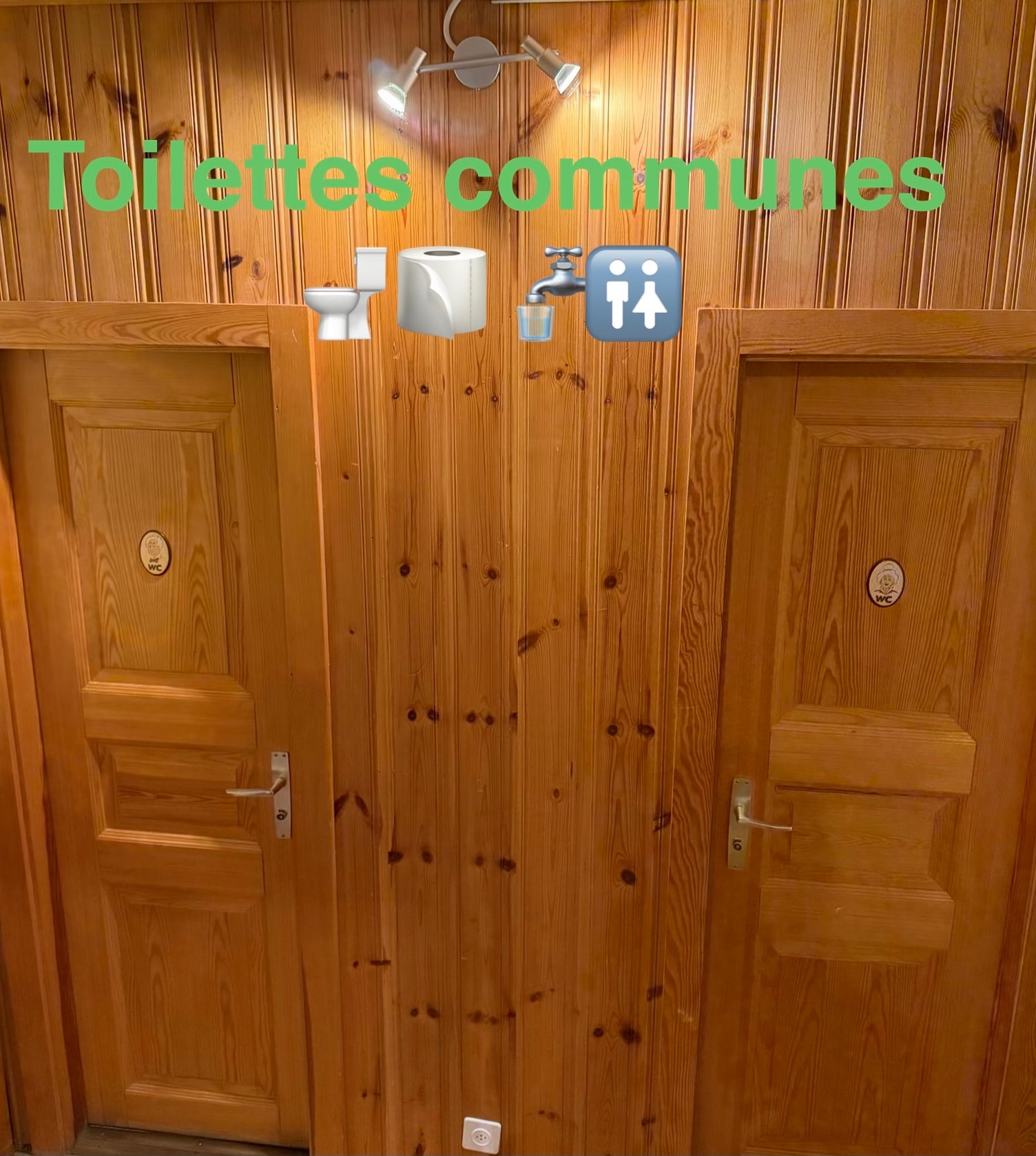 Chambre double, toilettes communes 