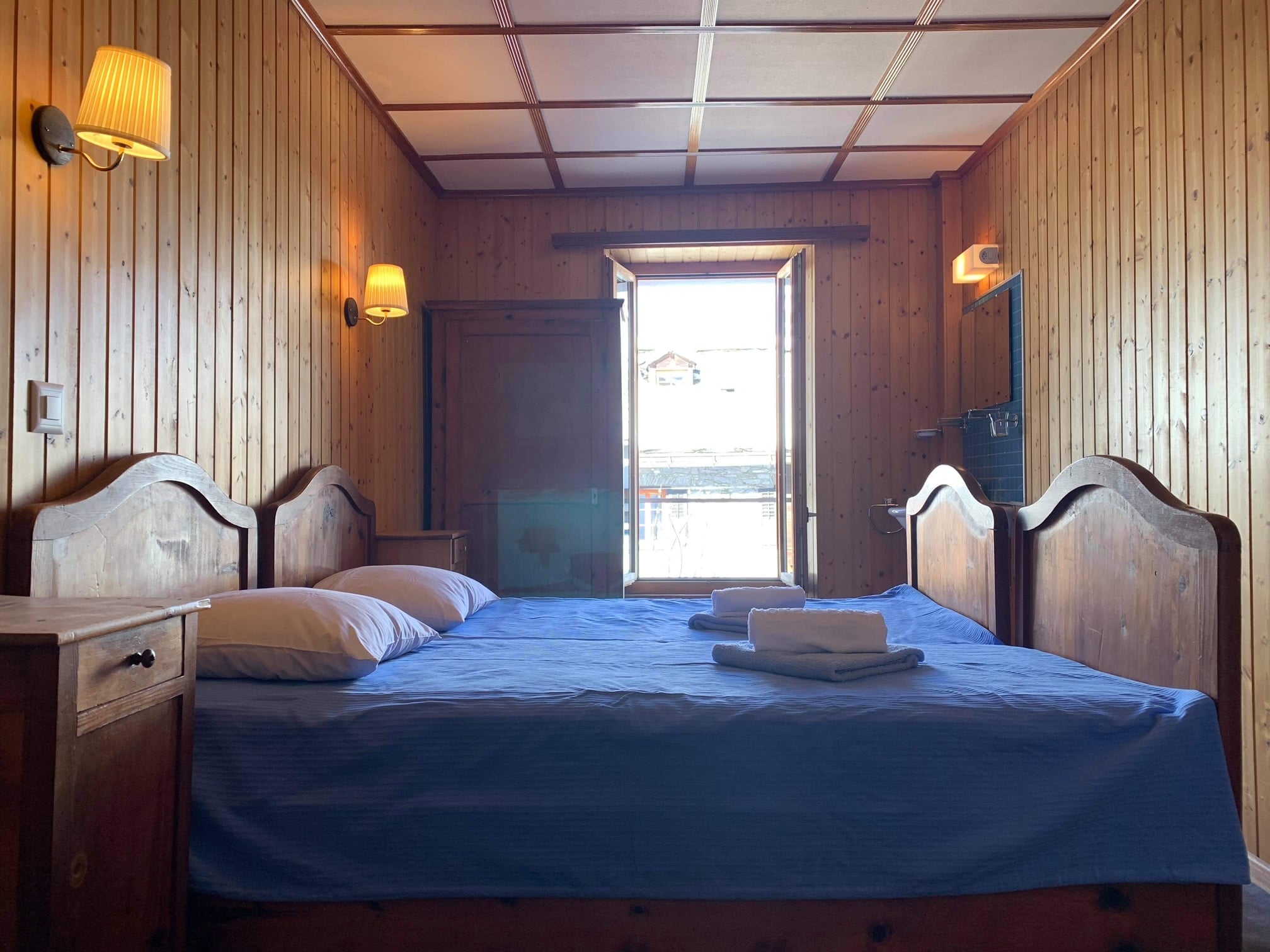 Chambre double, toilettes communes 
