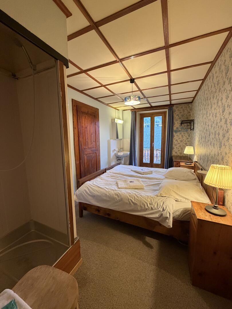 Chambre double, toilettes communes 