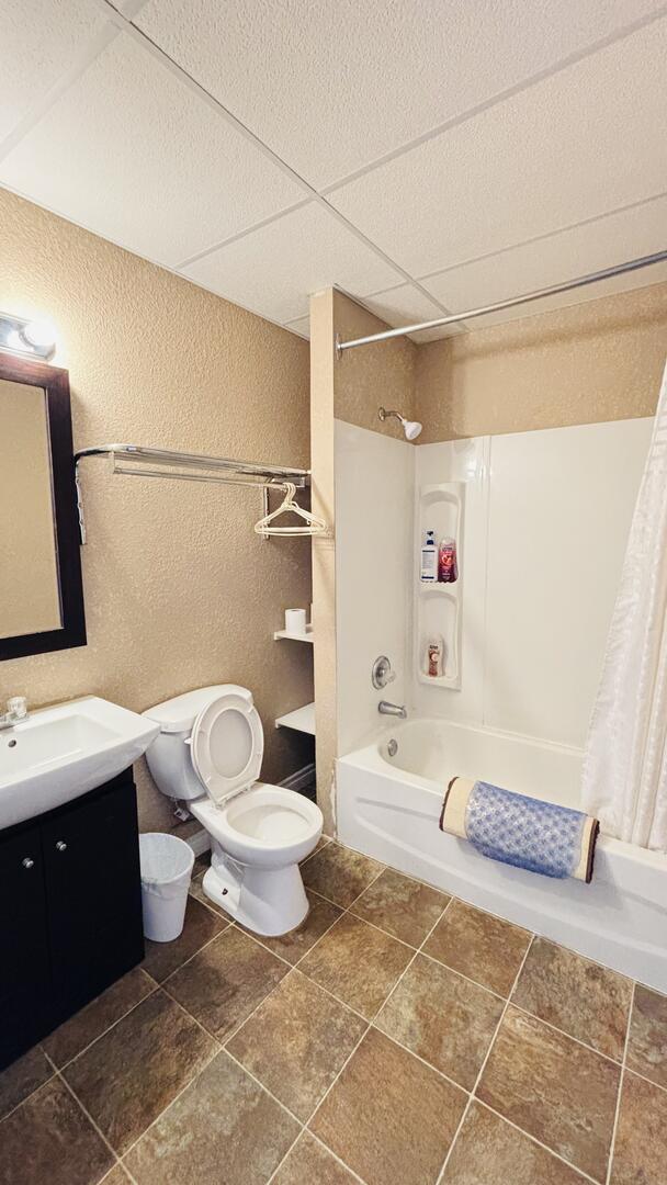 Room2 -With 2 Rooms & 1 Queenbed+1 Twinbed