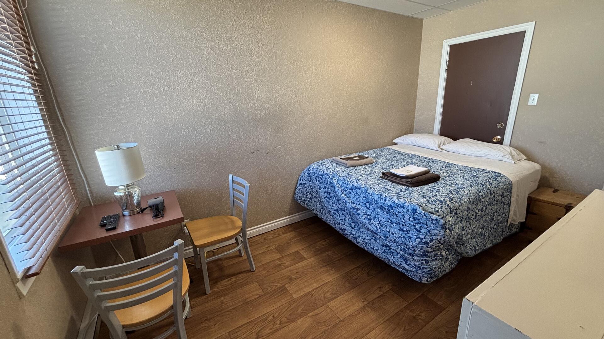 Room2 -With 2 Rooms & 1 Queenbed+1 Twinbed