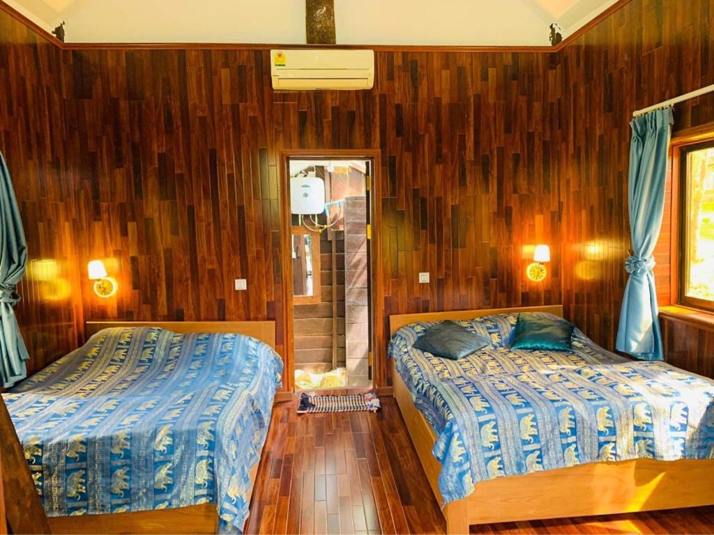 Triple Family Wooden Lodge