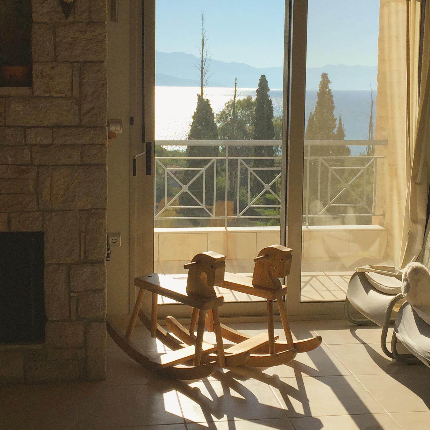 Feel Greece – Kalamata Top Floor Apartment – 2 Bedroom