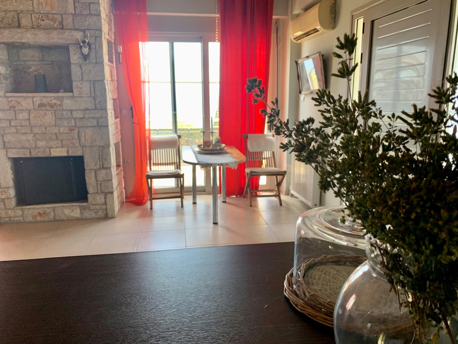 Feel Greece – Kalamata Top Floor Apartment – 2 Bedroom