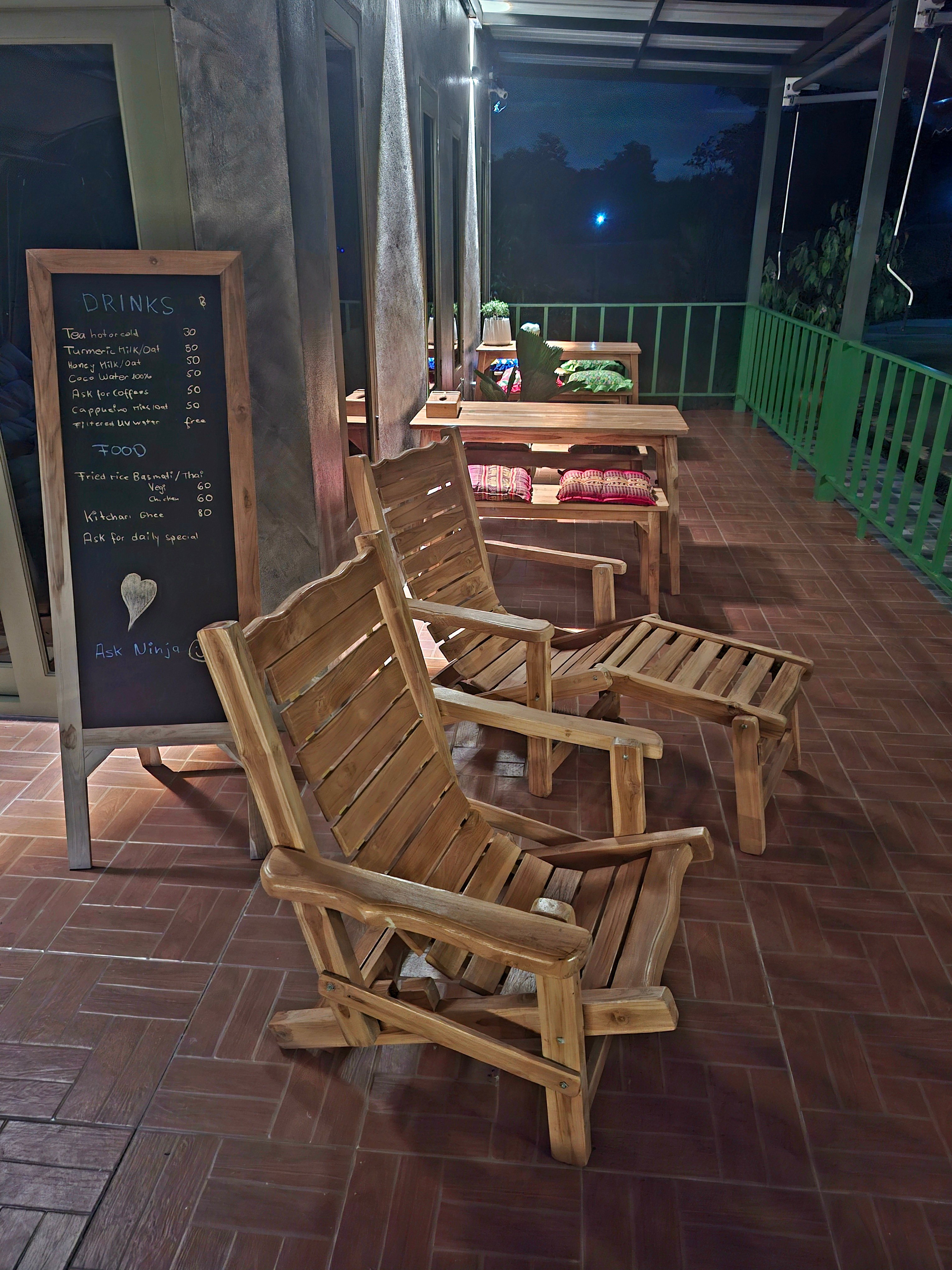 Premium-Zimmer mit Leinenbett in Boutique Villa